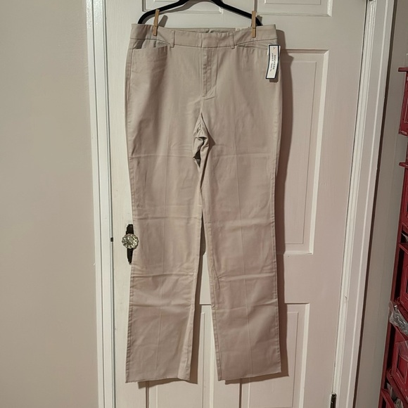 Dockers NWT Women's Flat Front Khaki's Size 14 Original Fit: no hem - Picture 1 of 9
